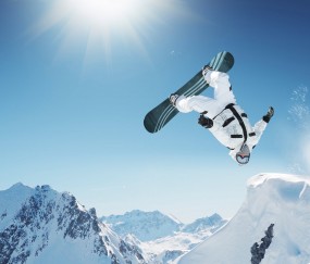 开云体育世界杯-曼城对阵伊朗，巴尔韦德全场最佳无争议，足球如何成为超越政治的世界语？