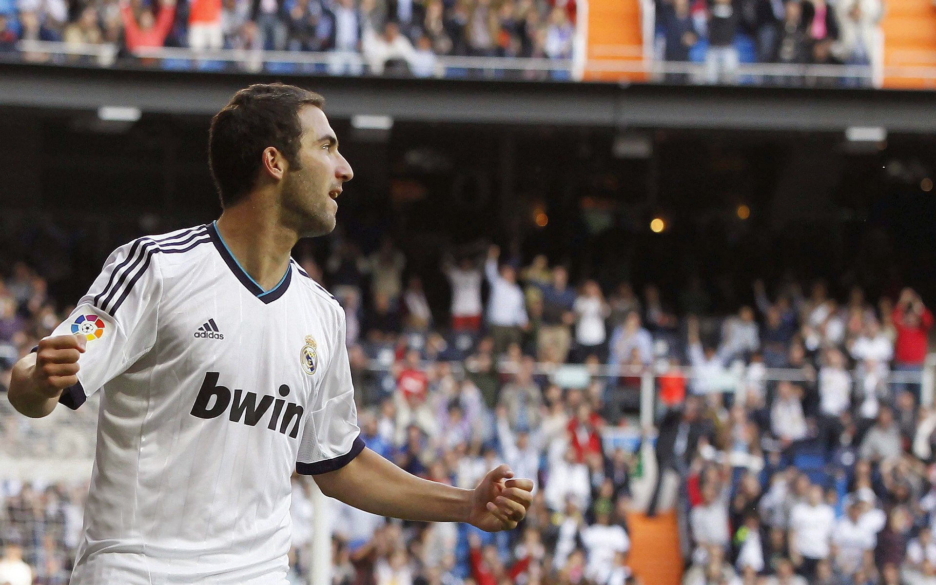 基米希的怒吼与贝蒂斯的沉默，足球如何缝合欧洲的战争伤痕？