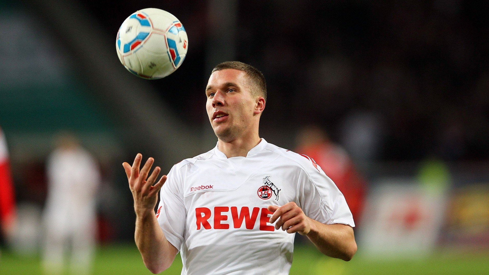 阿圭罗的引擎，当足球传奇点燃F1街道赛之夜